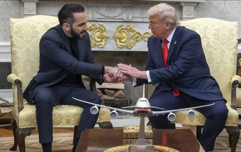 Bukele en la encrucijada: ¿Washington o Pekín?